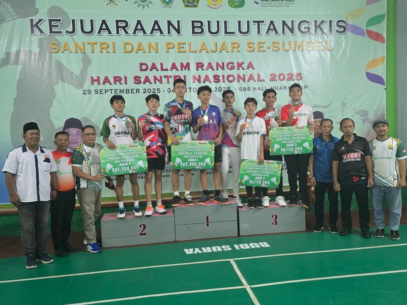 Siswa SMAN 2 Muara Enim, Menjuarai Badminton Di Ajang Hari Santri dan Pelajar Nasional 2025. 
